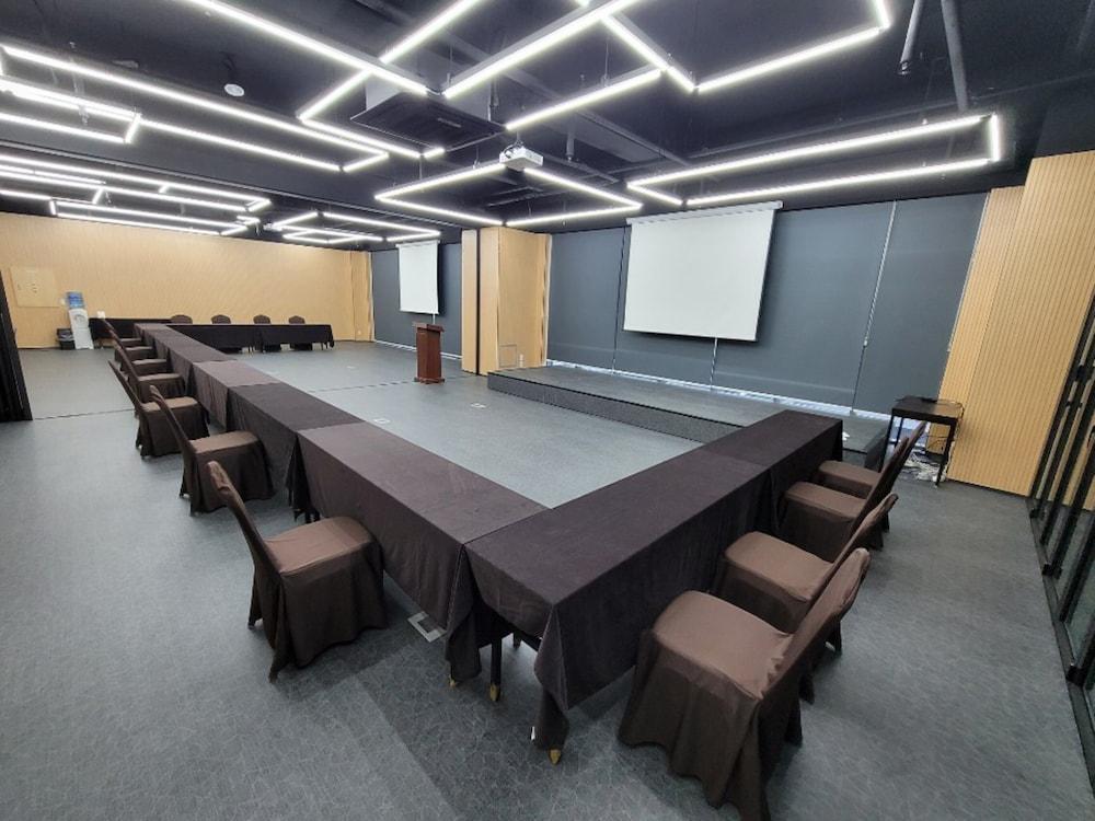 Osong H Hotel Sejong City Cheongju Bagian luar foto