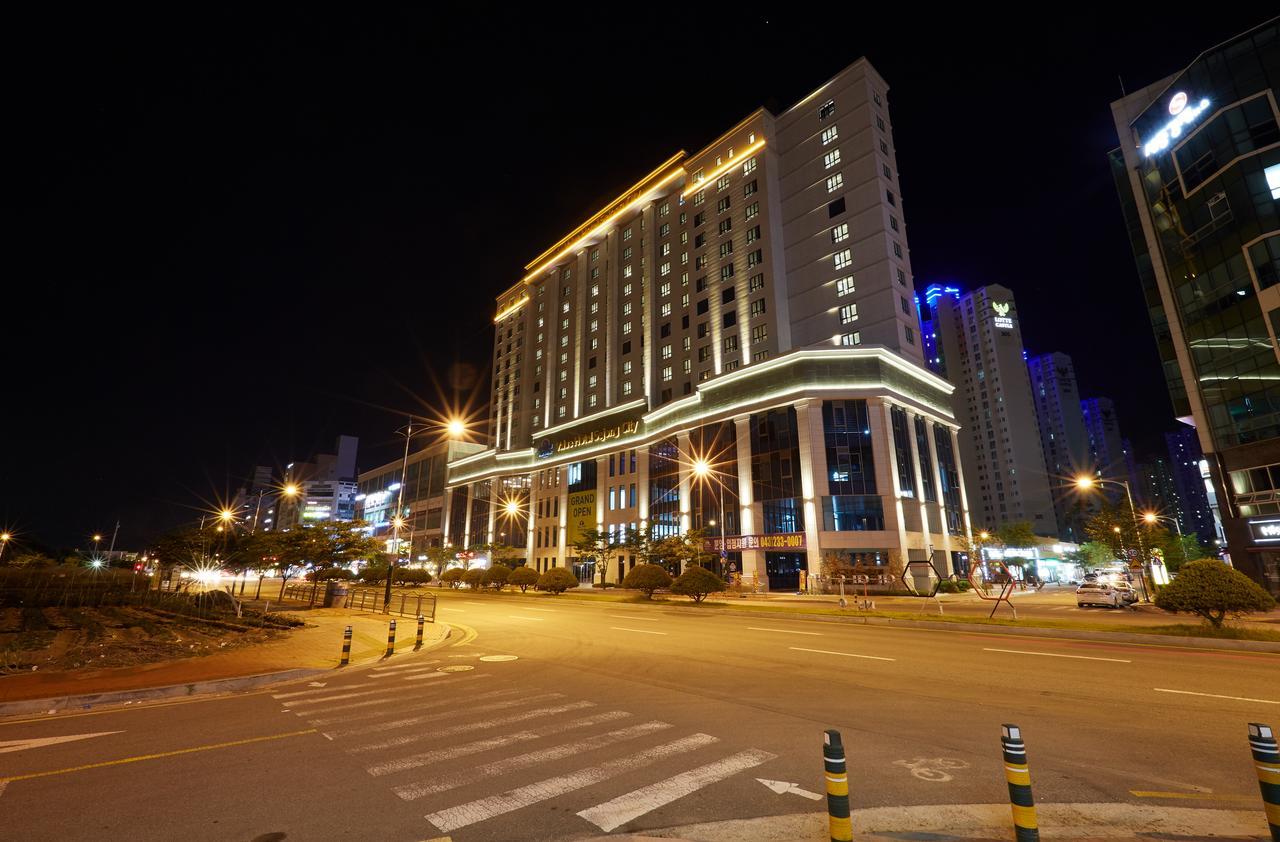 Osong H Hotel Sejong City Cheongju Bagian luar foto